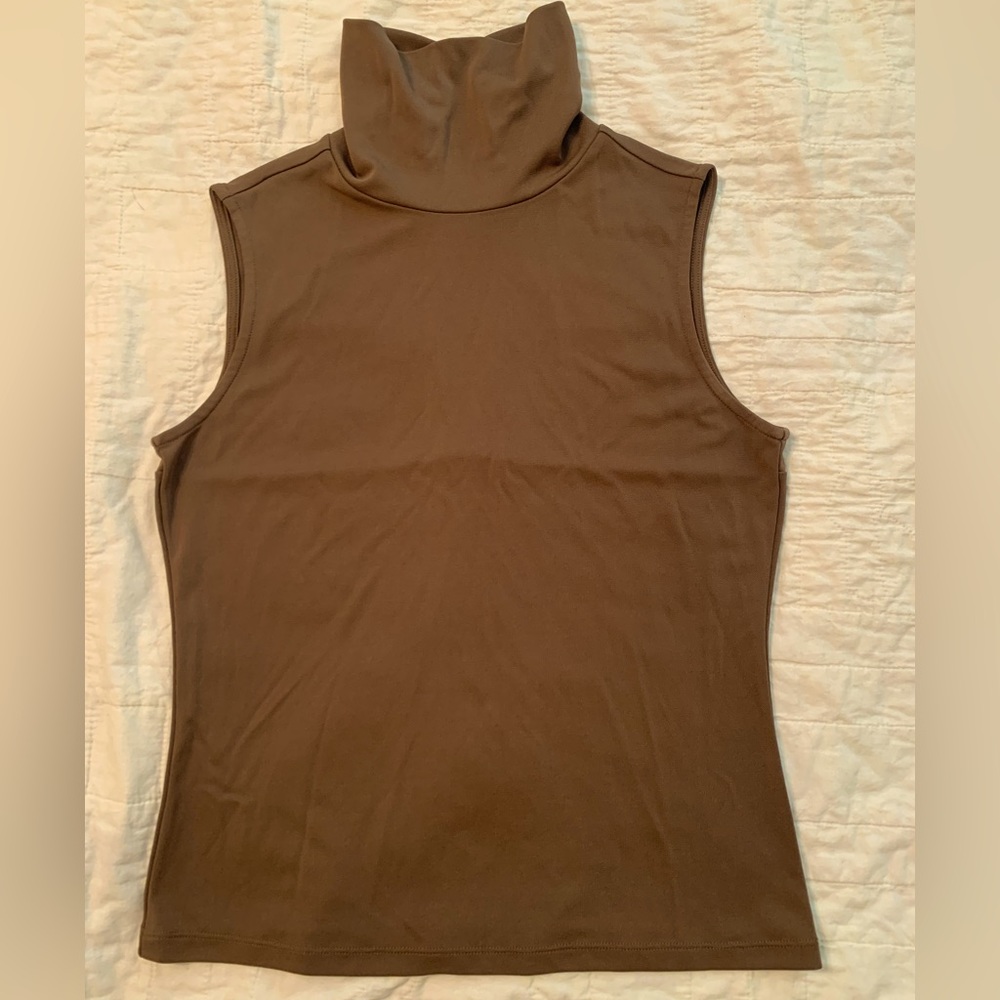 Sleeveless shirt